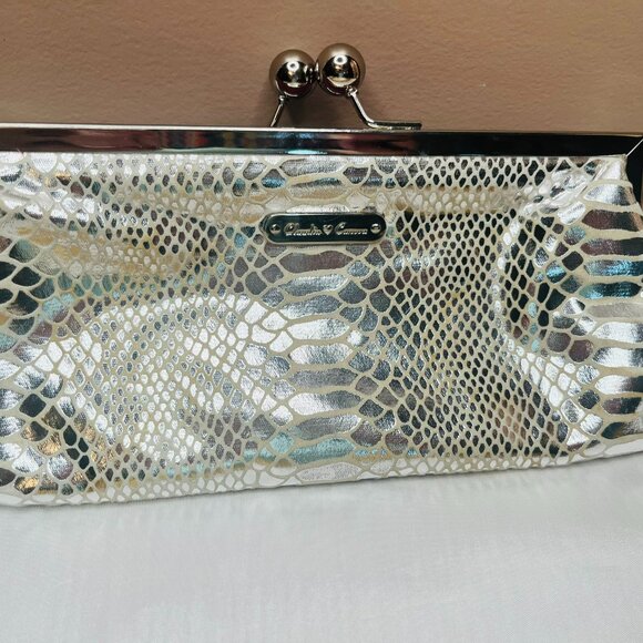 Vintage Glamour: Silver Handbag - Picture 7 of 8